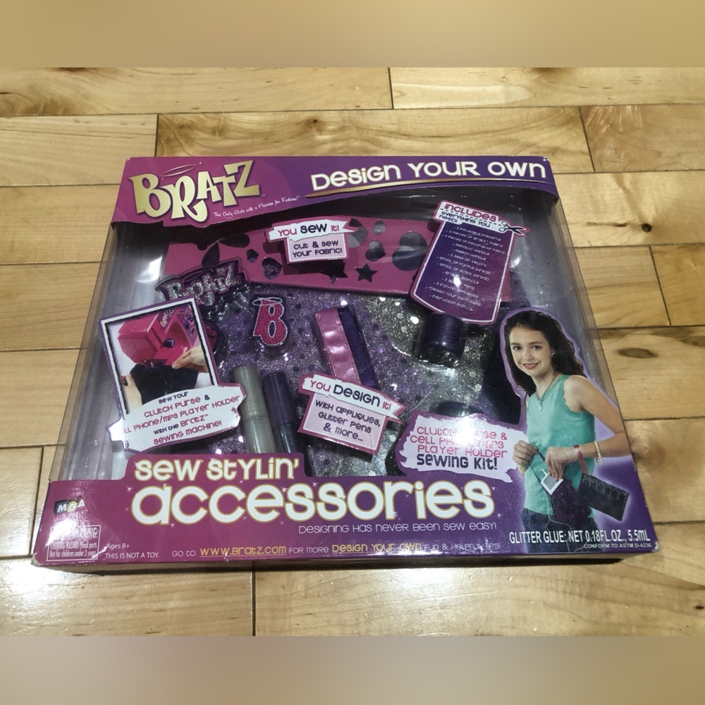 Bratz Design Your Own Sew Stylin' Accessories Kit